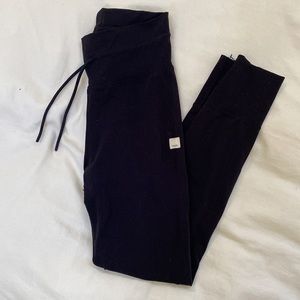 Black Vuori Daily Leggings